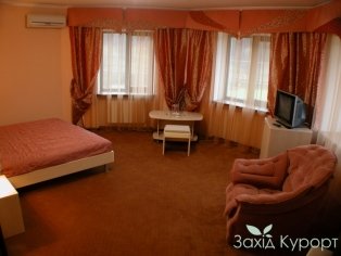 Оливковый корпус. Студио