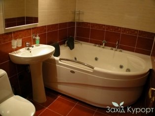Оливковый корпус. Студио +
