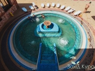 Маленький открытый термальный бассейн (t + 39 °)