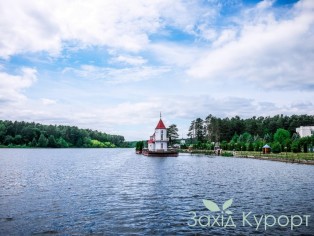 Санаторий «Червона Калина» с. Жобрин. Дом на воде